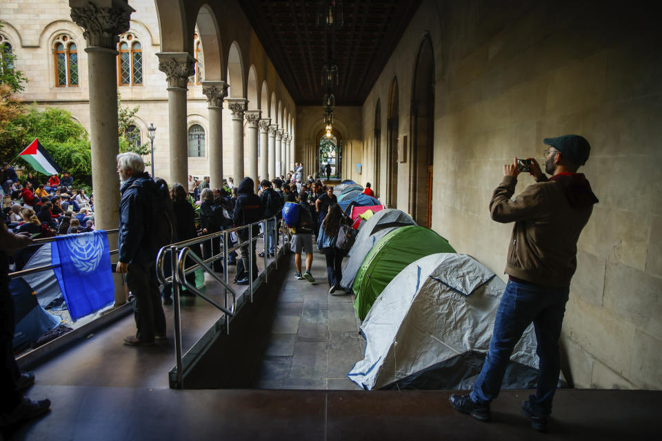 Students protest after setting up tents against the war in Gaza at the University of Barcelona, Spain Tuesday May 7, 2024. Students in Spain have set up tents outside university buildings, replicating the nationwide campus demonstrations which began in the US last month. May 6, 2024. (Kike Rincon/Europa Press via AP) **SPAIN OUT**