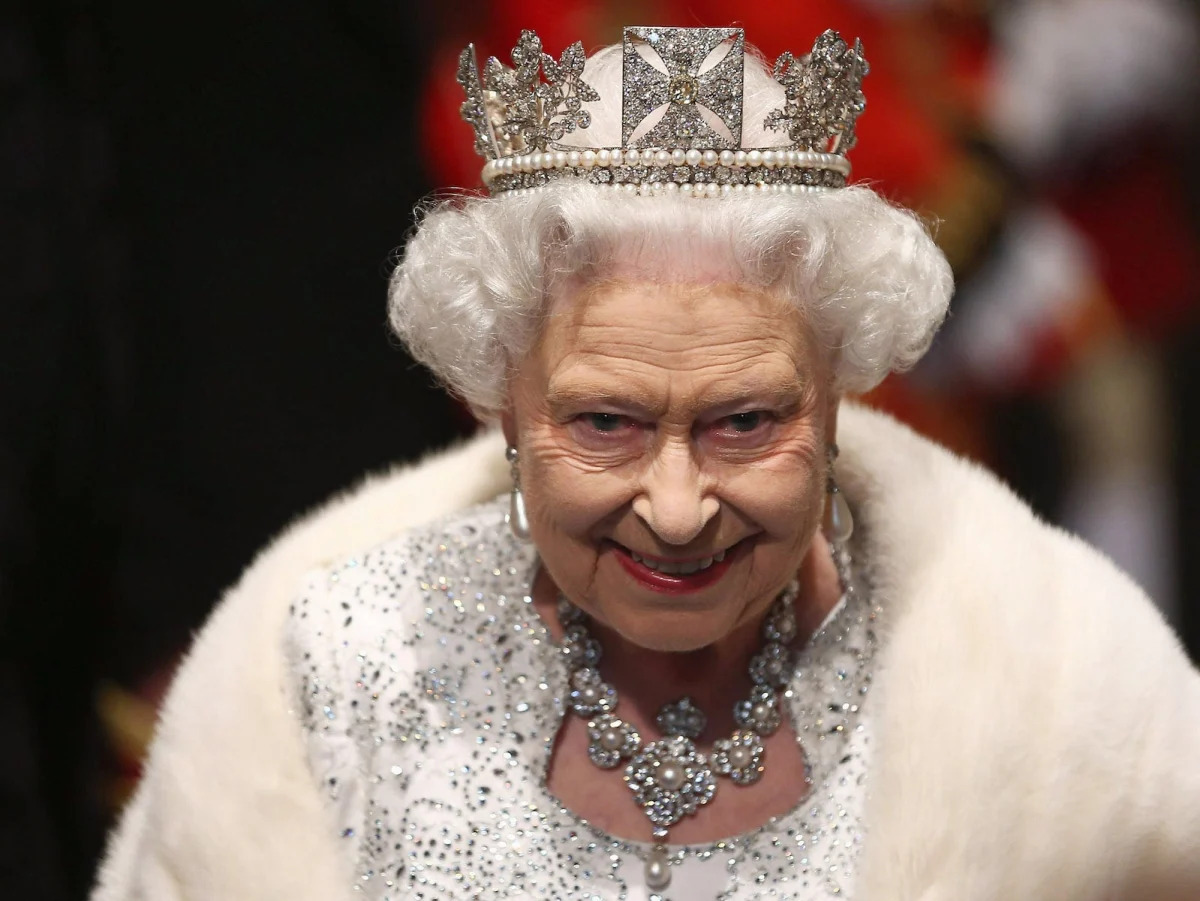 Who will inherit Queen Elizabeth II's jewels, tiaras, and brooches — all worth m..