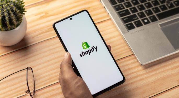 Cathie Wood vende 4M$ de acciones de Shopify a través de Ark Investment