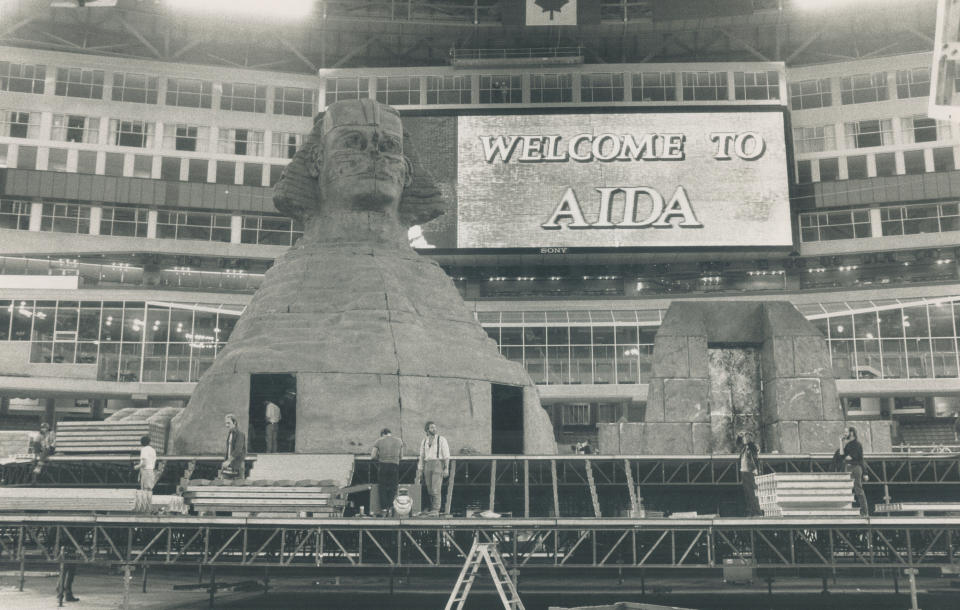 October 2, 19894: Sphinx rises at the dome. An ancient wonder meets a modern wonder, as a giant model of Egypt's famed Sphinx is built in Toronto's SkyDome, in preparation for the production of the opera Aida. (Photo by Colin McConnell/Toronto Star via Getty Images)