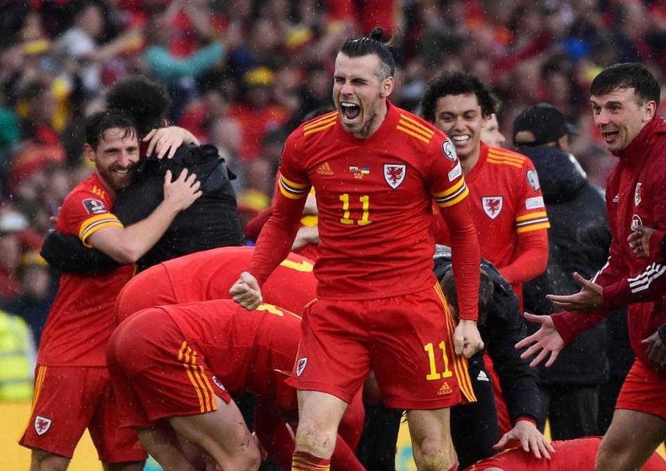 Gareth Bale celebra tras la victoria de Gales (Reuters)