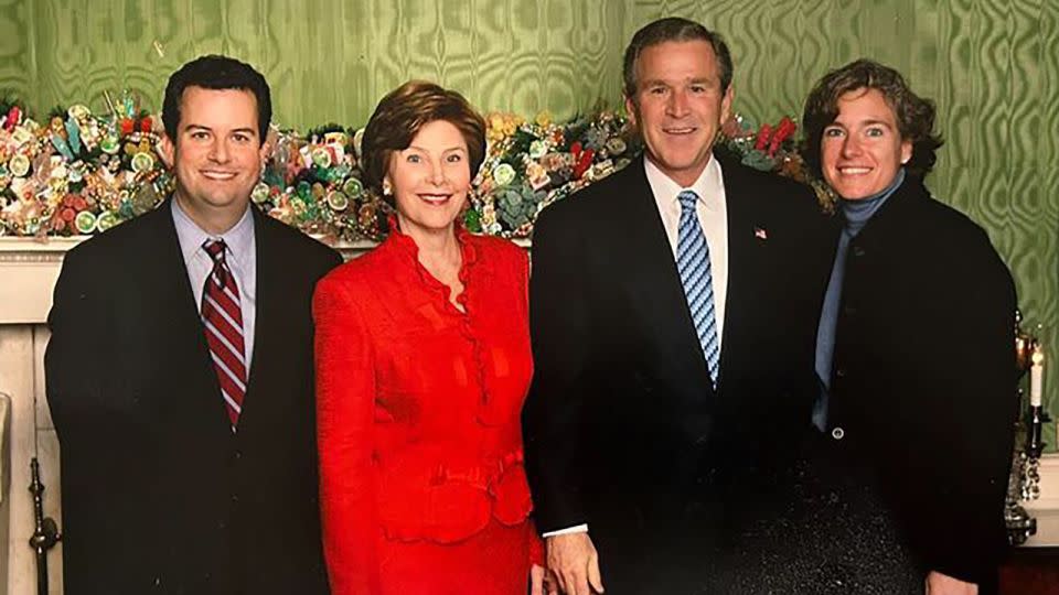 Robert Shea (left), then associate director of the Office of Management and Budget, and his wife Eva Shea (right), meet with President George W. Bush and First Lady Laura Bush at the White House on Dec. 21, 2009. - Tina Hager/The White House