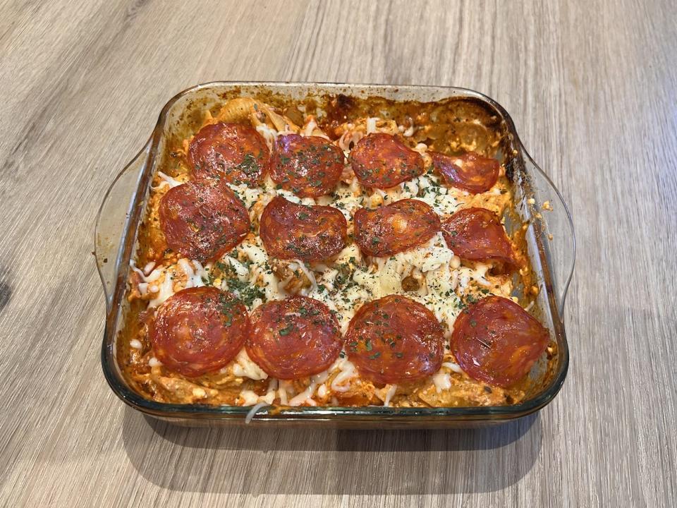 A picture of the pizza pasta dish after cooked and ready to eat.