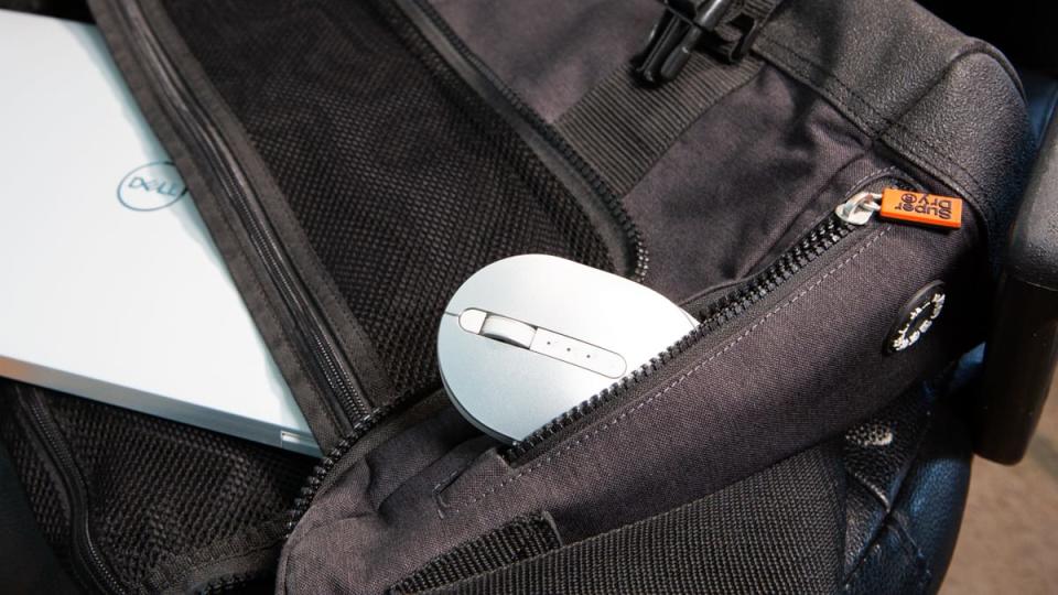 dell wireless mouse in a carrying bag