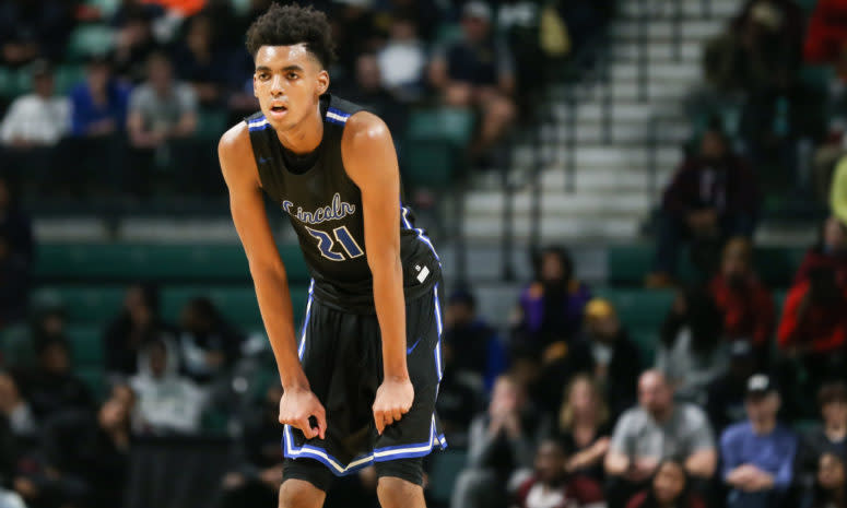 Emoni Bates on the court during a high school event.