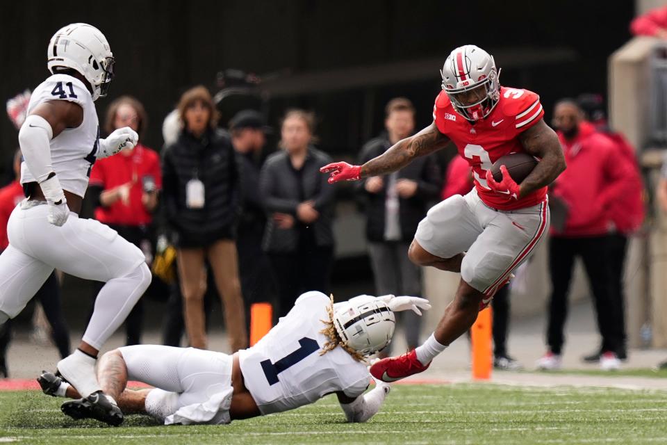 Ohio State running back Miyan Williams tries to elude Penn State safety Jaylen Reed on Saturday.