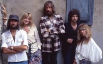 Die Bandgeschichte von Fleetwood Mac sah Mitglieder kommen und gehen, die bekannteste Formation bildeten (von links) John McVie, die 2022 verstorbene Christine McVie, Mick Fleetwood, Lindsey Buckingham und Stevie Nicks. Nicht nur der Erfolg ihres Meisterwerks "Rumours" (1977) trug dazu bei, dass geschätzt 120 Millionen Tonträger von Fleetwood Mac über den Ladentisch gingen. (Bild: Sam Emerson/Warner Music)