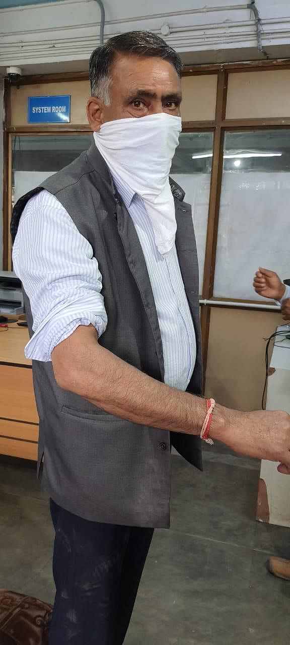 Shadi Lal, 58, who works as a manager with State Bank of India’s Baramulla branch was assaulted.