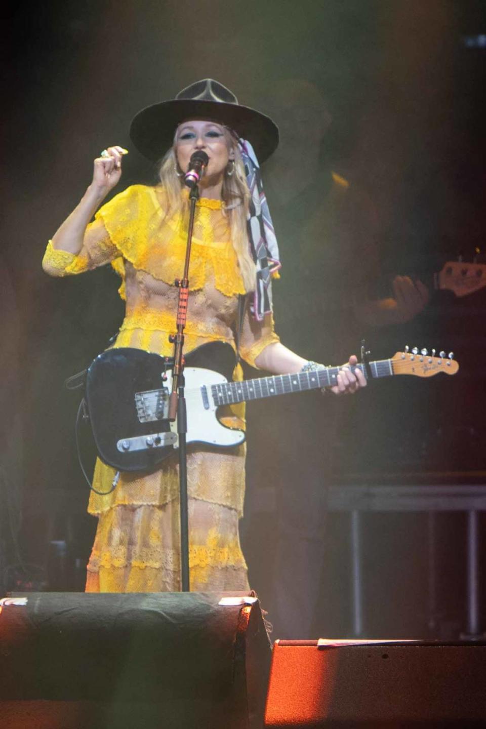 Jewel sings during her appearance at Charlotte’s PNC Music Pavilion.