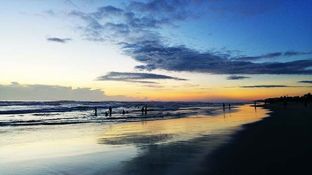 Locals-exercise-at-beach-in-Danang