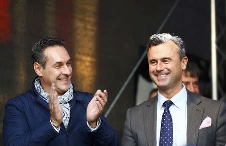 Austrian far right Freedom Party (FPOe) party leader Heinz-Christian Strache (L) and Freedom Party's presidential candidate Norbert Hofer attend Hofer's final election rally in Vienna, Austria, May 20, 2016. REUTERS/Leonhard Foeger