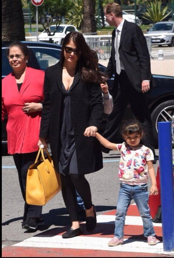 Aishwarya Rai & Daughter Aaradhya Arrive at Cannes!: Photo 2872309