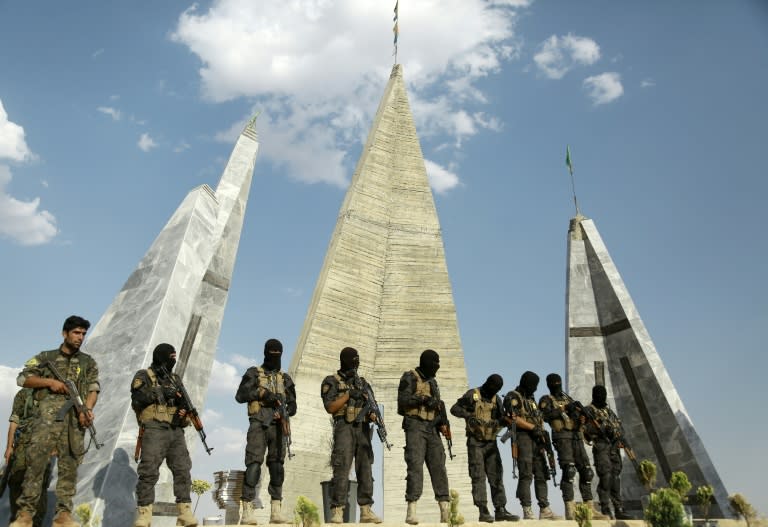 Members of the Syrian Democratic Forces (SDF) attend the funeral of fellow fighters who died during an assault against the Islamic State (IS) group