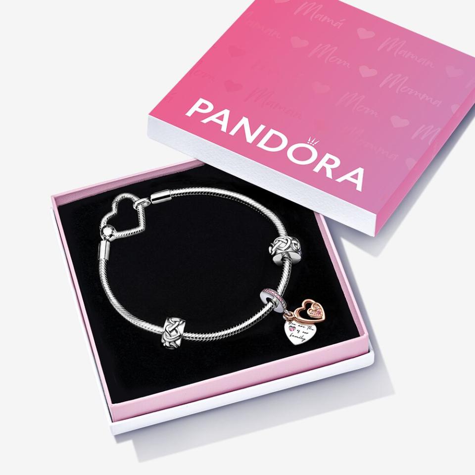 Entwined Infinite Hearts Bracelet Gift Set. Image via Pandora.