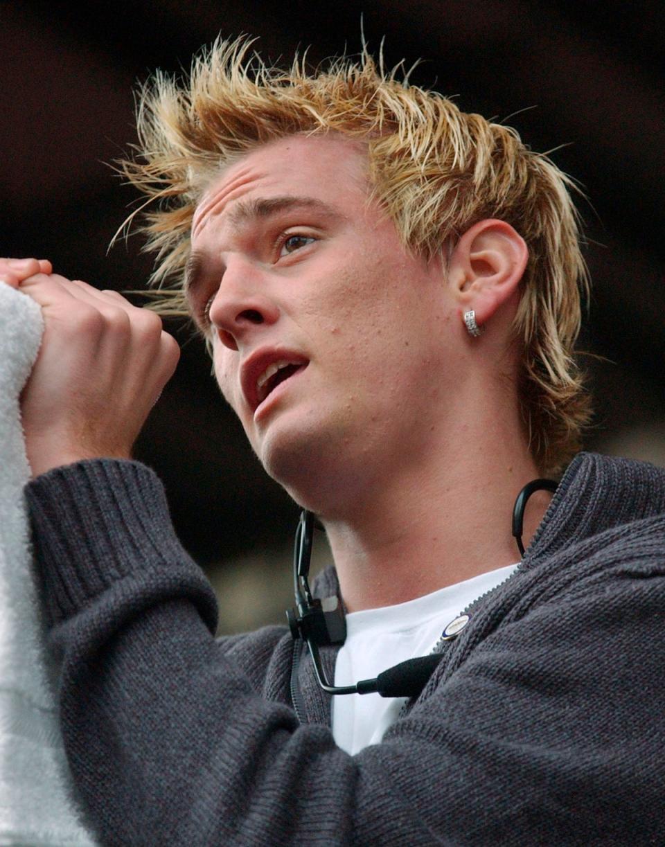 Aaron Carter sings to a crowd during a First Night celebration at Government Center, on Dec. 31, 2004, in Boston (AP2004)