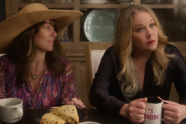 Netflix's 'Dead to Me' Review - Christina Applegate Perfects On