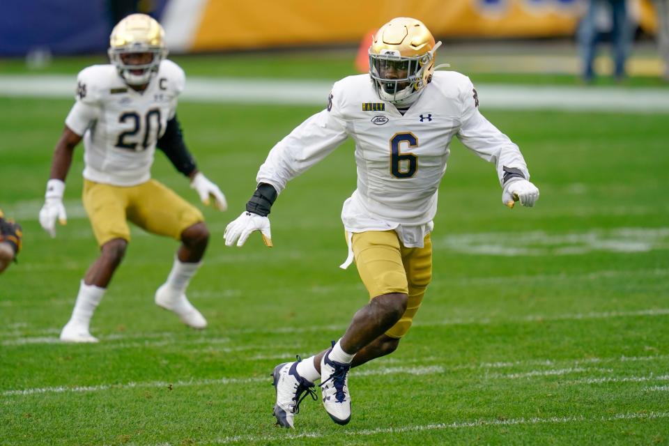 Notre Dame linebacker Jeremiah Owusu-Koramoah (6) was named the top linebacker in college football by the Butkus Award on Monday.