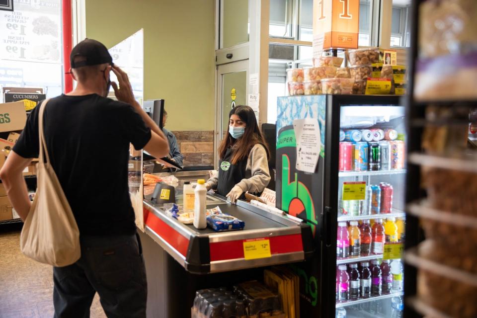 A cashier rings up a customer's groceries