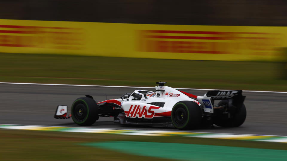 Magnussen在受雨影響的巴西GP奪得F1生涯首個竿位