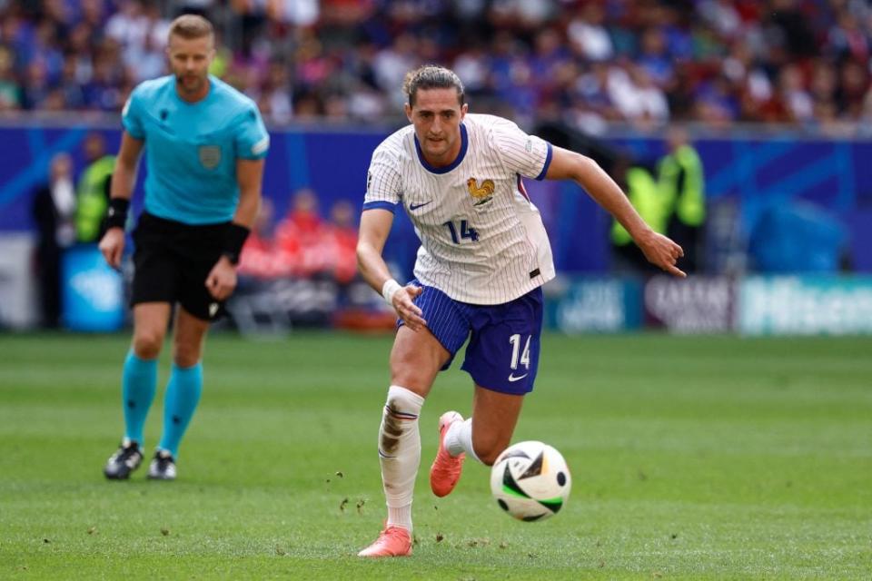 Adrien Rabiot offered to Barcelona. (Photo by KENZO TRIBOUILLARD/AFP via Getty Images)