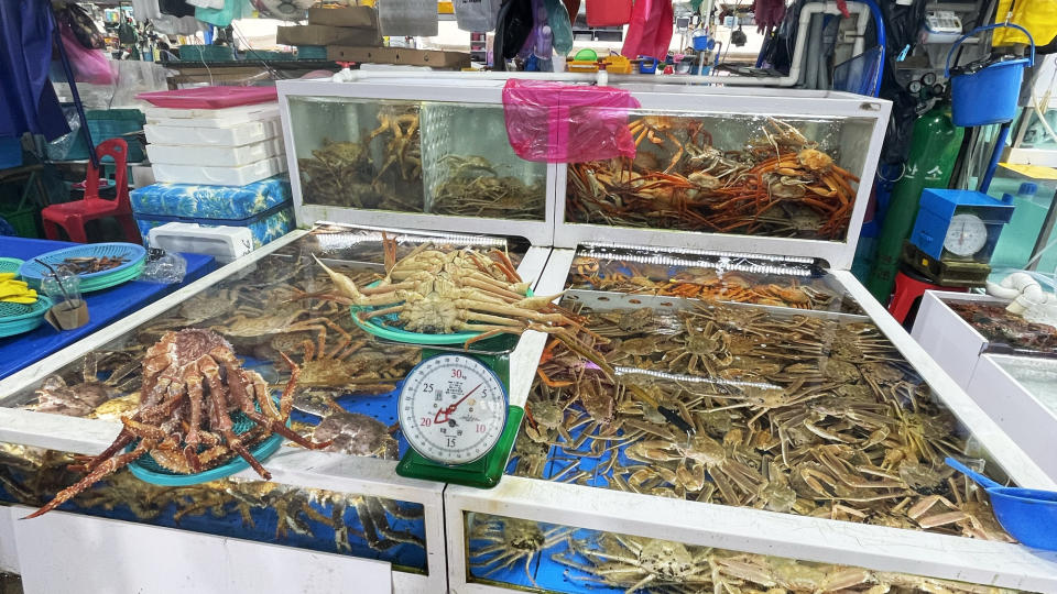 You'd see many stalls selling king crabs in Jumunjin Fish Markets. (Photo: Lim Yian Lu)