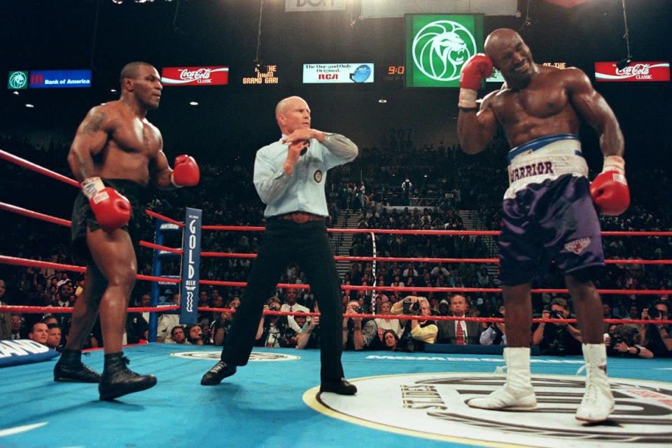 Tyson mordió infamemente a Holyfield en 1997 (AFP vía Getty Images)