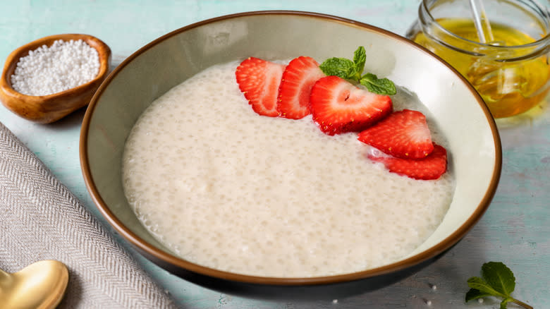 Tapioca pudding with strawberries