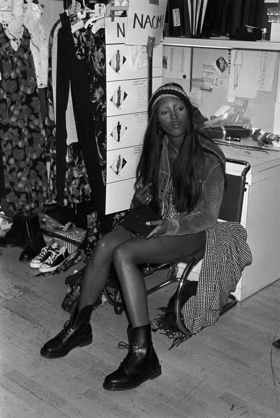 90s trends doc martens naomi campbell