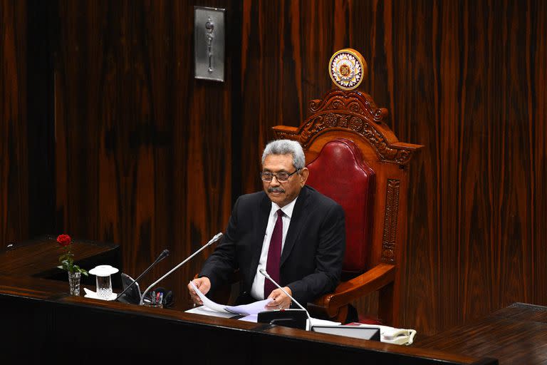 En esta foto de archivo tomada el 3 de enero de 2020, el presidente de Sri Lanka, Gotabaya Rajapaksa, pronuncia su primer discurso político en el Parlamento nacional tras su aplastante victoria electoral, en Colombo.