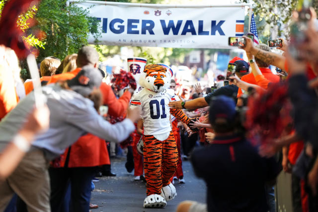 Football: ESPN experts predict Auburn to face AAC team in bowl game