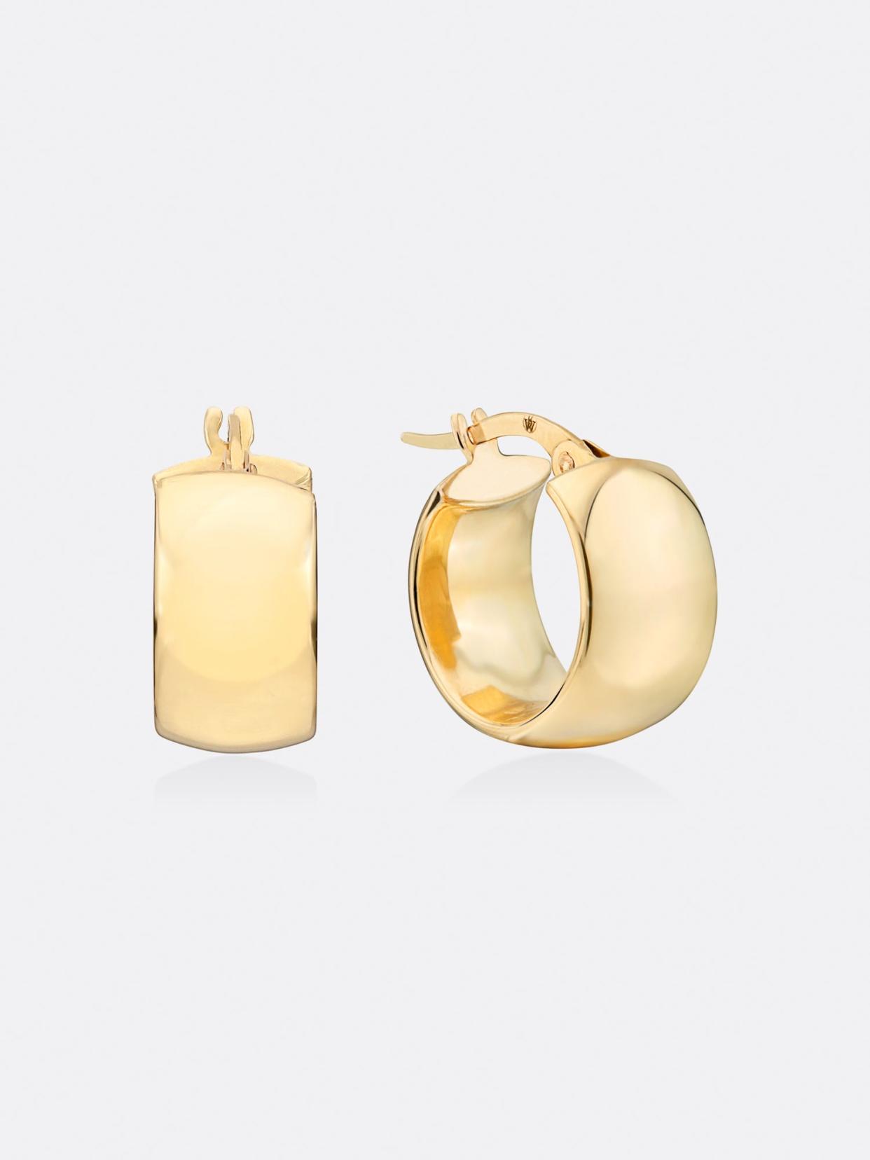 <p><a href="https://go.redirectingat.com?id=74968X1596630&url=https%3A%2F%2Fwww.brochuwalker.com%2Fproducts%2Ficons-yellow-gold-mini-hoop-earrings&sref=https%3A%2F%2Fwww.townandcountrymag.com%2Fstyle%2Ffashion-trends%2Fg62068527%2Fjamie-mizrahi-brochu-walker-collaboration-fall-2024%2F" data-i13n="elm:affiliate_link;elmt:premonetized" rel="sponsored" target="_blank" data-ylk="slk:Shop Now;elm:affiliate_link;elmt:premonetized;itc:0;sec:content-canvas" class="link rapid-noclick-resp rapid-with-clickid etailiffa-link">Shop Now</a></p> <p>Icons Yellow Gold Mini Hoop Earrings</p> <p>brochuwalker.com</p> <p>$460.00</p>