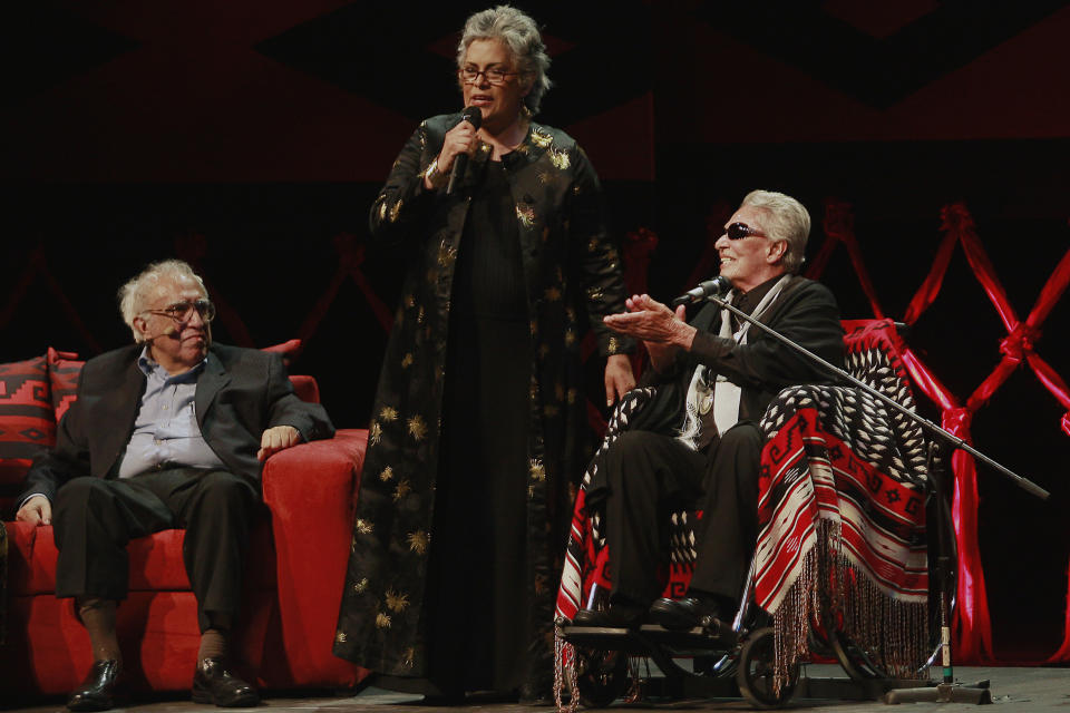 México es representado por Carlos Monsivais y Eugenia León en el homenaje a Chavela Vargas en su cumpleaños número 90 (Juan Villa/Jam Media/LatinContent via Getty Images)
