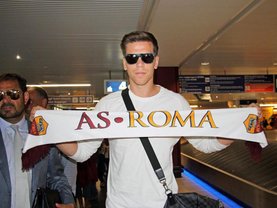 Szczesny spent last season at Roma (EPA)