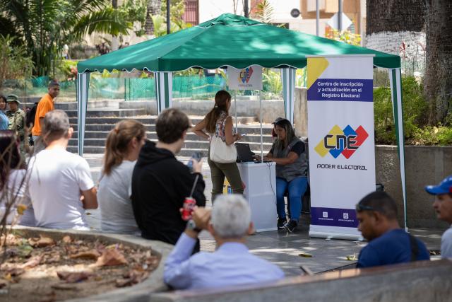 El Consejo Nacional Electoral venezolano comienza proceso de inscripción de  votantes para presidenciales