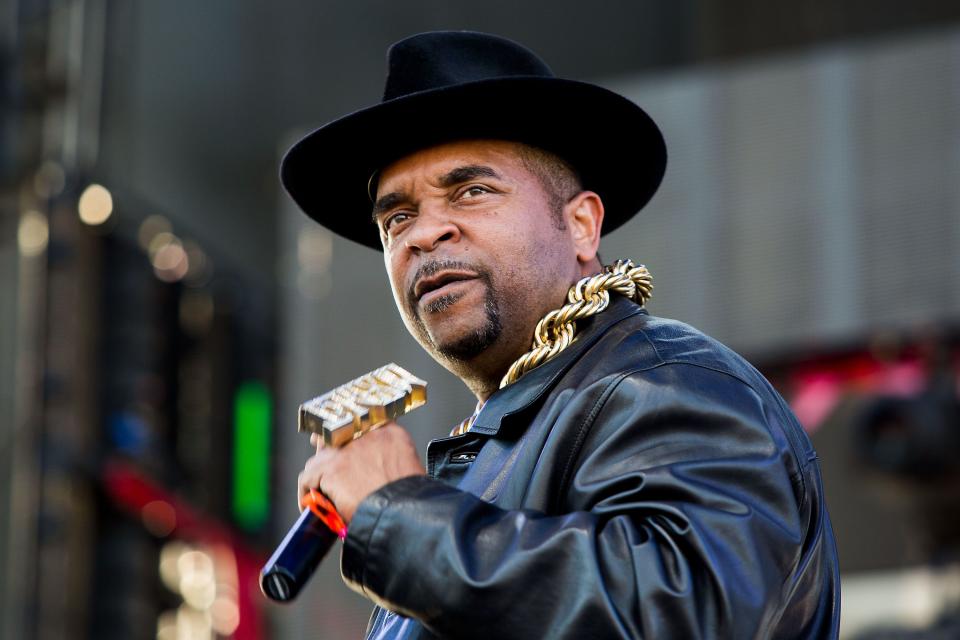 Sir mix a lot bark like. Sir Mix-a-lot. Sir Mix-a-lot в молодости. Sir Mix-a-lot Seminar. Sir Mix-a-lot 2023.