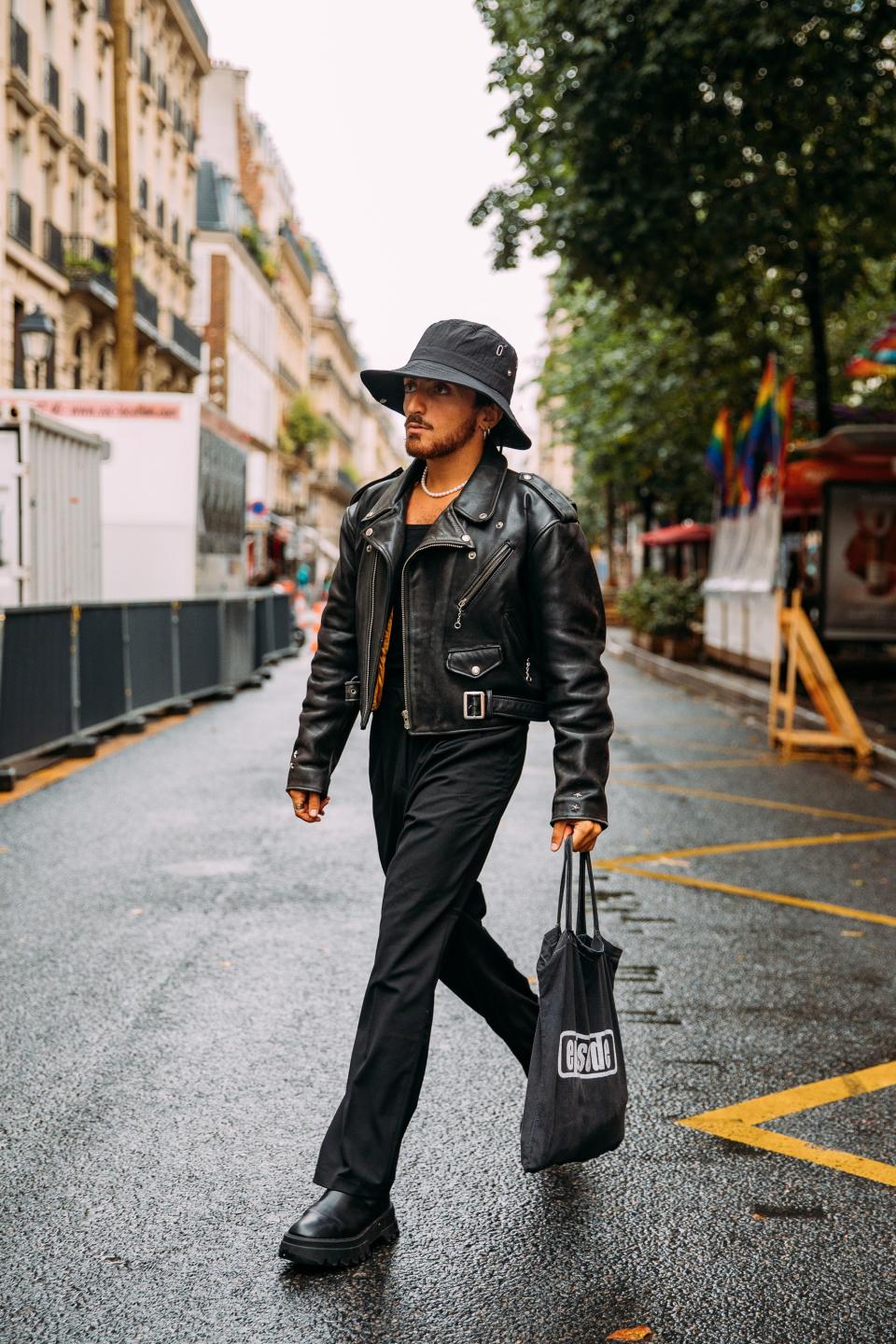The Best Street Style Photos From the Spring 2022 Menswear Shows in Paris