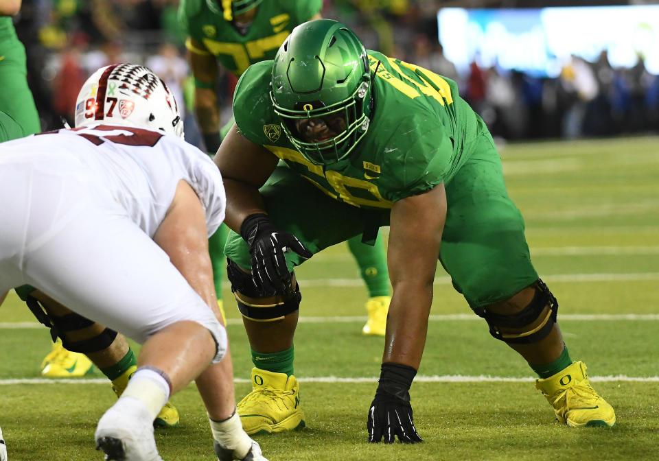 EUGENE, OR - SEPTEMBER 22: University of Oregon OL Penei Sewell (58) at the line of scrimmage during a college football game between the Oregon Ducks and Stanford Cardinal on September 22, 2018, at Autzen Stadium in Eugene, Oregon.(Photo by Brian Murphy/Icon Sportswire via Getty Images)