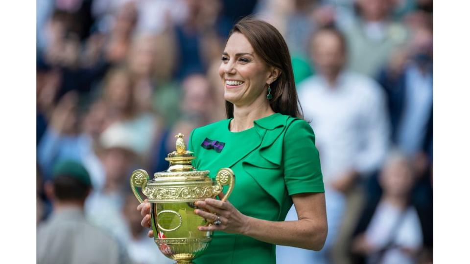 Kate Middleton holding men's trophy at Wimbledon 2023