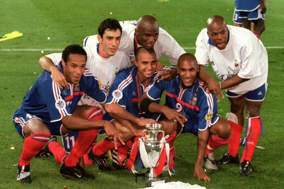 Henry celebrates winning Euro 2000 with Robert Pires, Patrick Vieira, David Trezeguet, Nicolas Anelka and Sylvain Wiltord. (Photo by Tony Marshall/EMPICS via Getty Images)