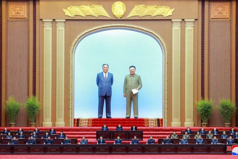 北韓領導人金正恩在平壤萬壽台議事堂發言。（美聯社）