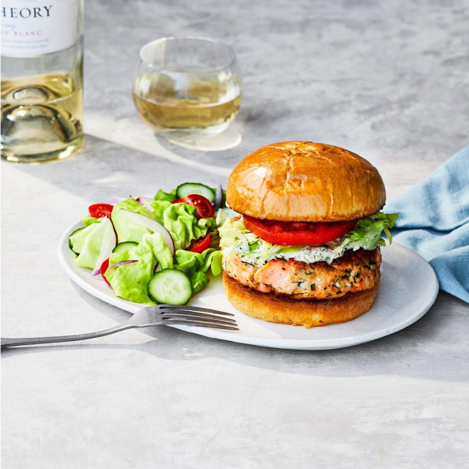 Salmon Burgers With Creamy Tartar Sauce