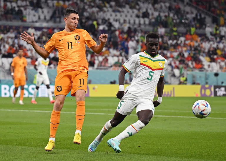 Partido entre Senegal y Países Bajos en el Estadio Al Thumama, en Doha