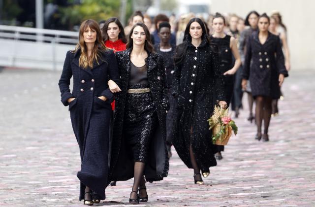 The Runway Rundown: Chanel's AW23 Parisienne-Inspired Couture Show Was The  Definition Of Unfiltered Fun