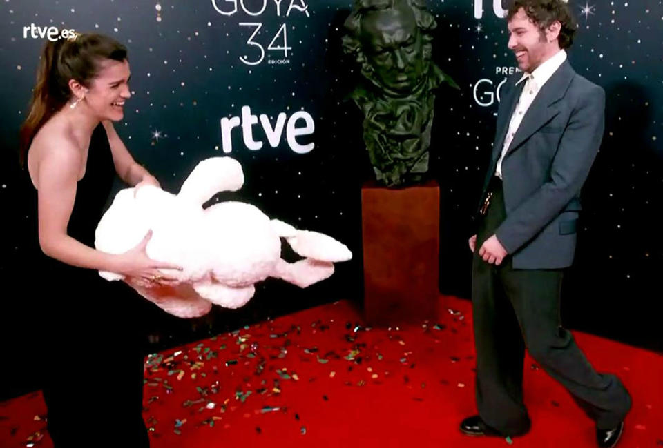 Amaia Romero y Álex de Lucas en los Goya 2020. (Foto: RTVE)