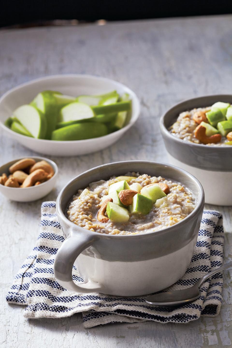 Steel-Cut Oatmeal with Apples