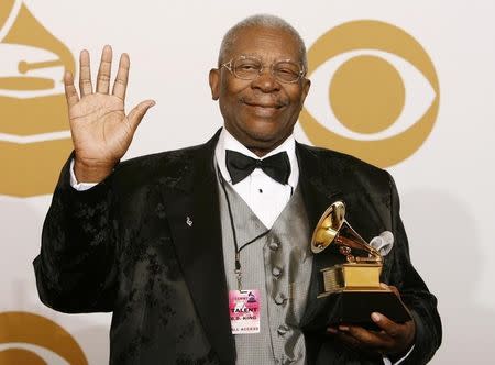 Blues musician B.B. King holds his award backstage after winning Best Traditional Blues Album with his record "One Kind of Favor" at the 51st annual Grammy Awards in Los Angeles February 8, 2009. REUTERS/Mario Anzuoni/Files