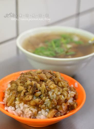 基隆夜市美食~天一香、米粉湯、碳烤蚵仔煎、排骨湯、泡泡冰、全家福酒釀湯圓、大世界傳統烤肉