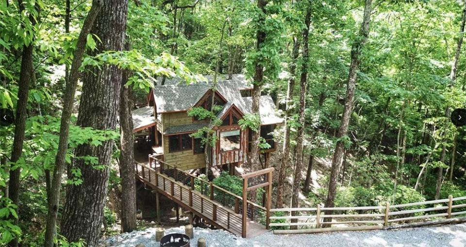 8) Inn The Ravine Luxury Treehouse