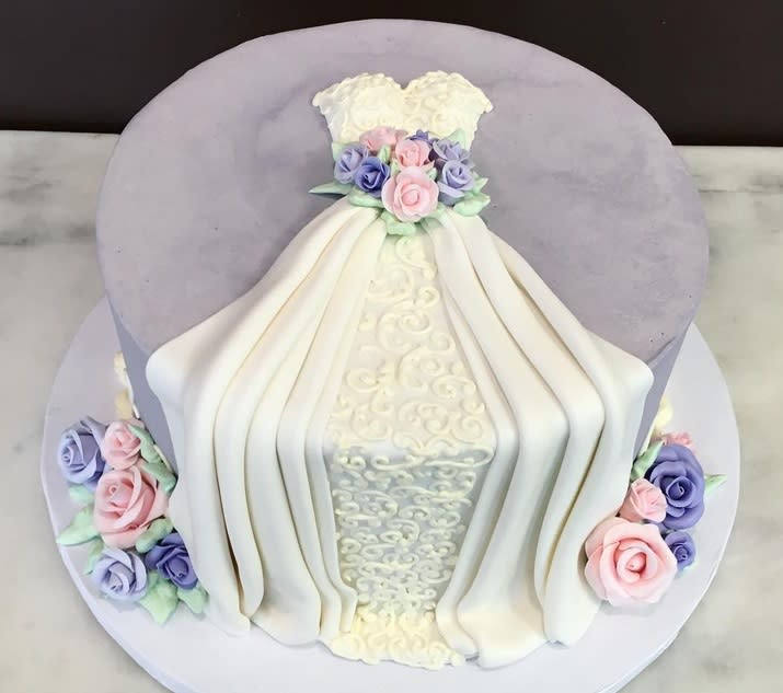 We can’t decide whether to wear or eat these amazing dress cakes!