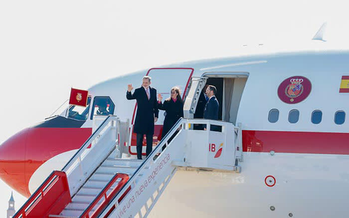 Felipe VI y doña Letizia viajan a Angola 